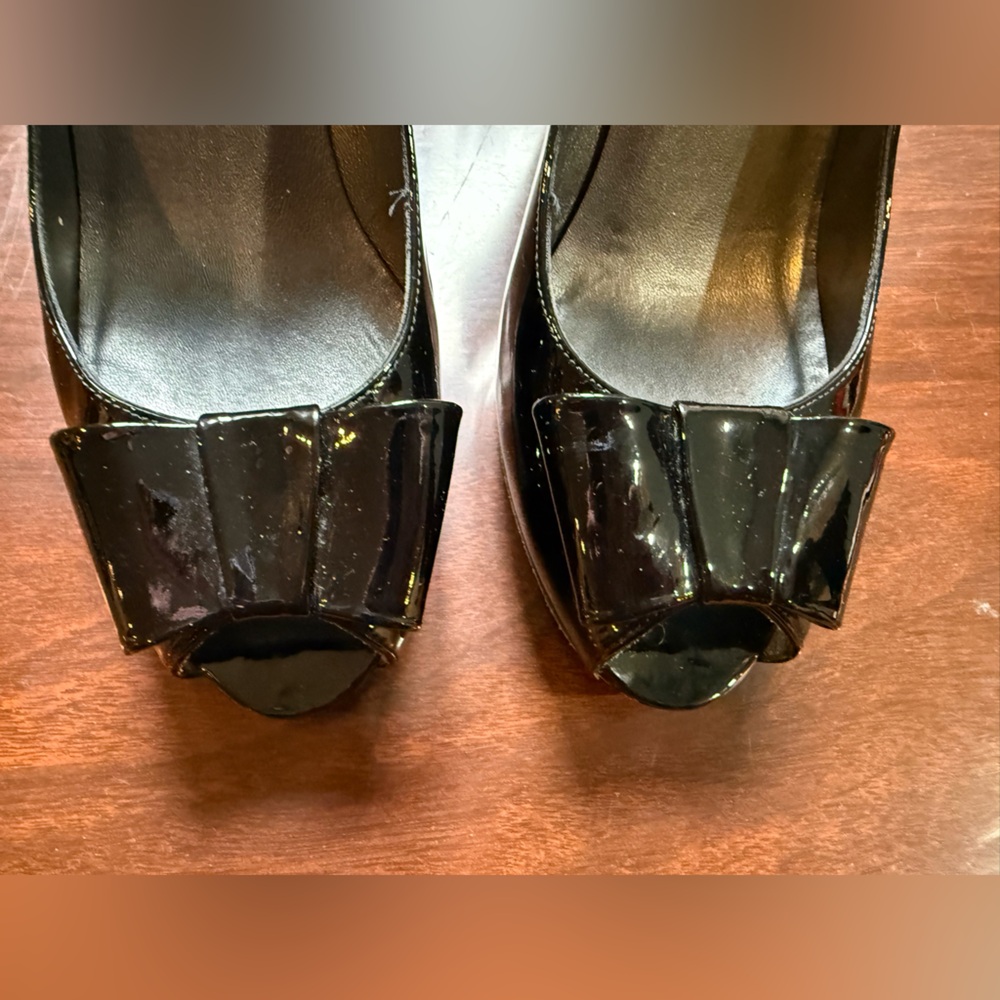 Stuart Weitzman Patent Leather Black Peep Toe Heels with Bow size 10 - Picture 2 of 5